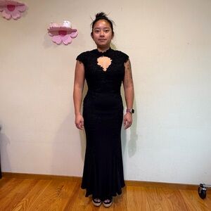 Chic Black Lace Maxi Dress